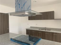 Se renta casa en Zibata con recamara en PB IG