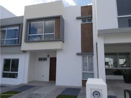 ZAKIA CASA EN VENTA DE 3 RECAMARAS CON SALA DE TV JARDIN
