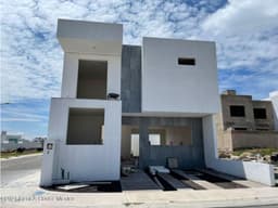 El Mirador - Venta de Casa Equipada, con Recámara en Planta Baja