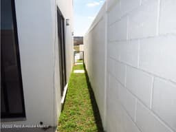 Casa con pasillo de servicio, VENTA - Capital Sur