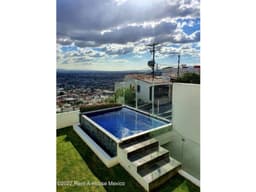RCS-22-4904 EN VENTA CASA 3 RECÀMARAS SALA DOBLE ALTURA UBICADISIMA