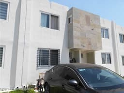 ¡INTERESANTE Casa en VENTA!, con excelente acceso a las amenidades