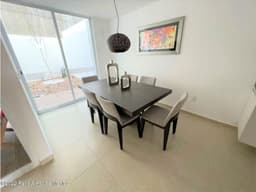 VENTA CASA CUARTO DE SERVICIO Y ROOF GARDEN ZIBATA