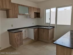 Hermosa Casa en Venta de Arquitecto en El Mirador KP