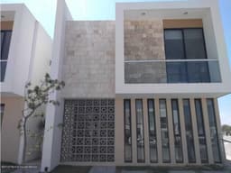 CAÑADAS DEL ARROYO CASA EN VENTA DE 3 RECAMARAS CON JARDIN EN PRIVADA