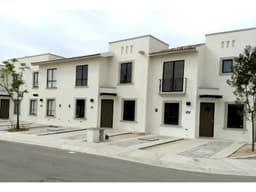 Casa en Venta con Recámara en Planta Baja - Zákia