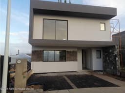 Casa en Zákia, con roof garden y 3 recámaras. VENTA