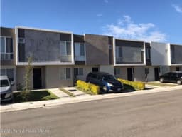 Casa para RENTA, con recámara en planta baja - Zákia