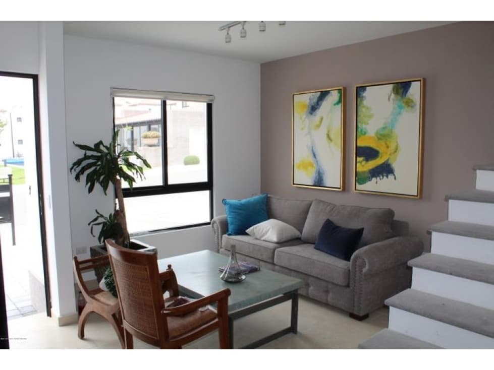 VENTA de casa a estrenar con terraza. El Condado — foto 1