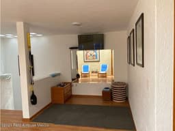 Casa en El Pueblito, con closet de blancos. VENTA