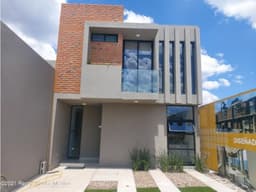 PREVENTA, casa en privada con amenidades. Zákia