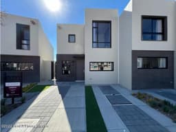 Zakia casa sin equipamiento en VENTA de 115 mts2 RAHQRO 22-3704