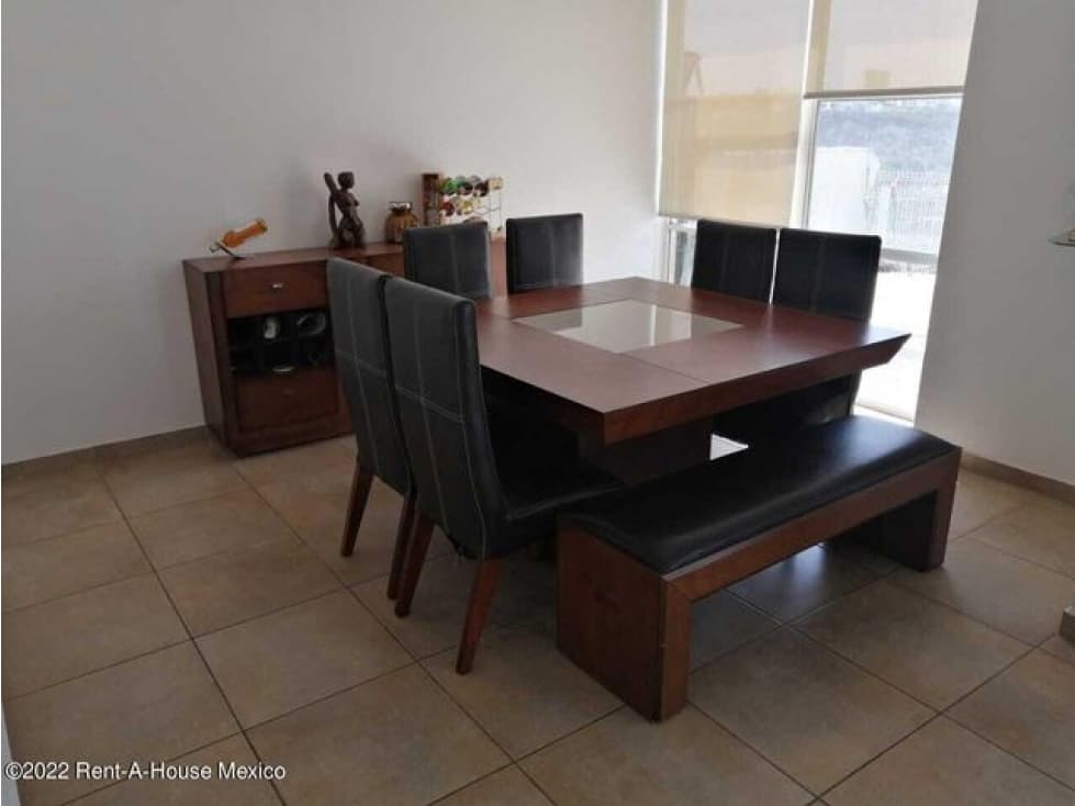 Casa con cuarto de TV y jacuzzi. Lomas del Marqués, VENTA — foto 3