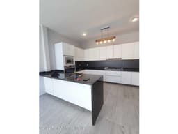 Casa en venta con diseño de arquitecto en Zibata IG