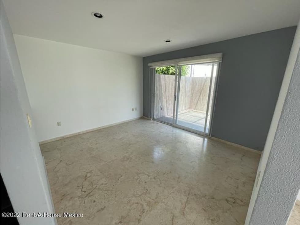 VENTA, Centro Sur. Casa con control de acceso y alberca — foto 2
