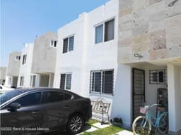 VENTA, casa ubicada frente a las amenidadea. Tres Cantos