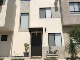 Casa en renta en Rincones del Marques-GOH