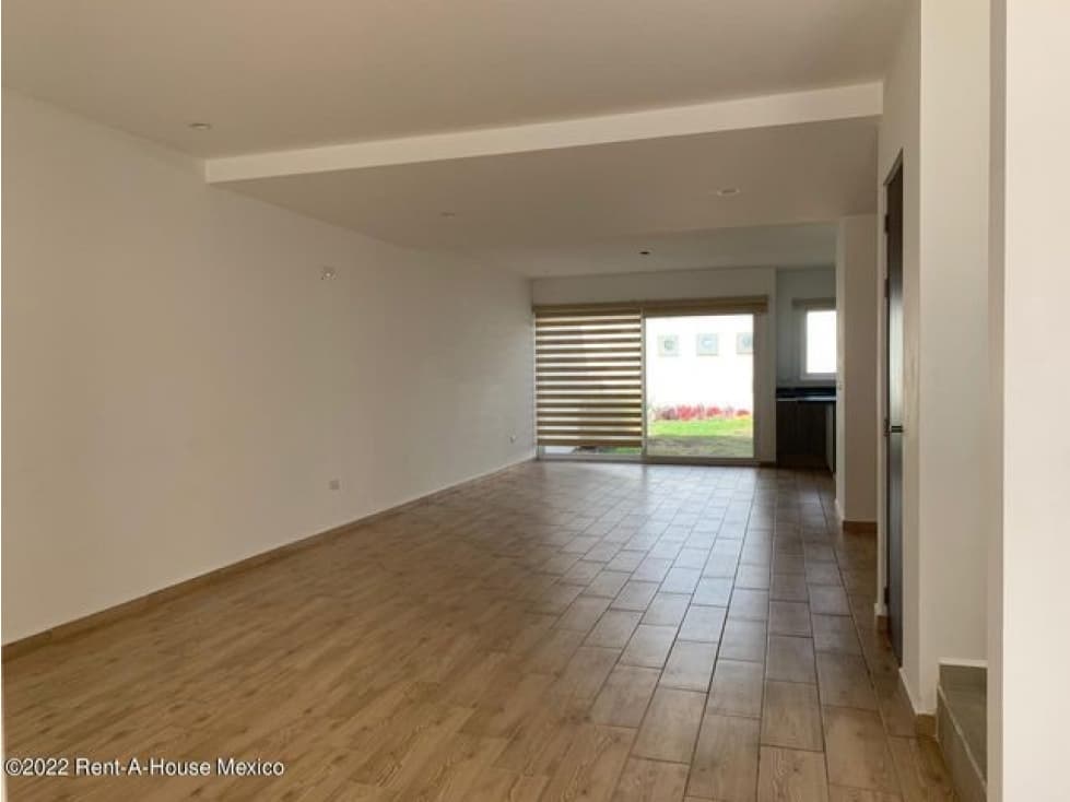 SE RENTA CASA CON ESPACIOS AMPLIOS — foto 4