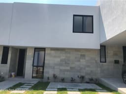 QH5 5314 Casa 2 recámaras en Clúster con Alberca Zibatá Querétaro