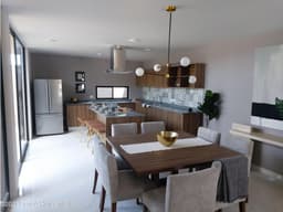 Casa en Venta con Amenidades en Zibata KP
