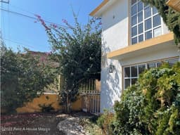 Bonita casa en esquina en venta en Calzada de Guadalupe-NR-22-3883
