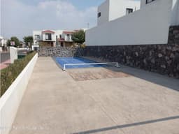 QH1 5323 Casa Estilo Californiano Clúster con Alberca Zibatá Qro.