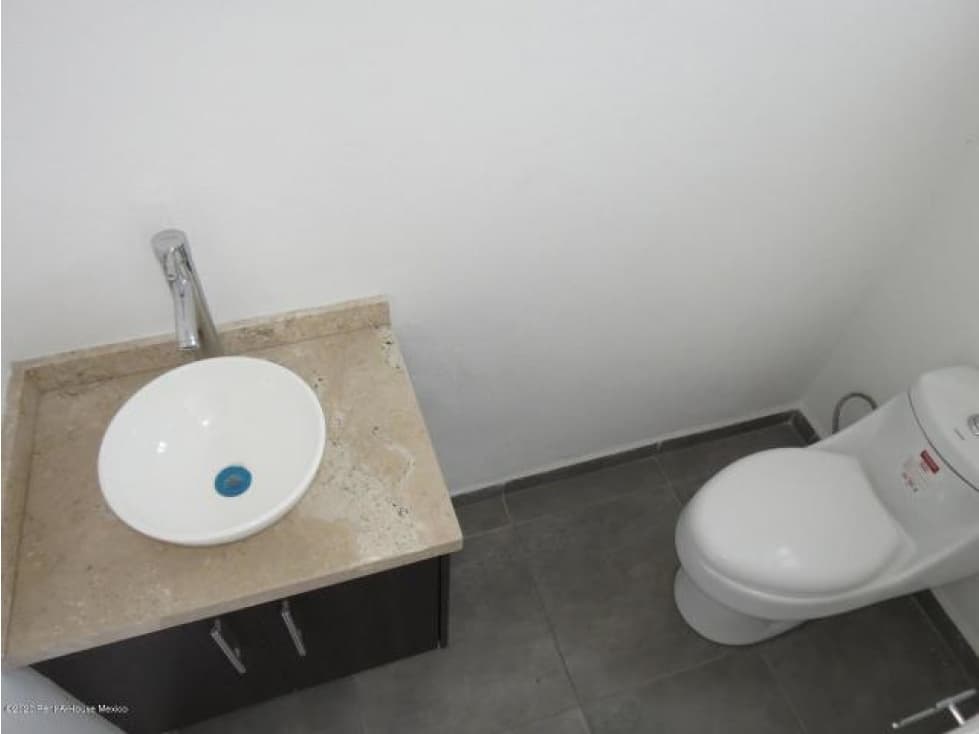 VENTA CASA EN CORREGIDORA 3 RECAMARAS 4 BAÑOS — foto 3