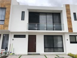 Casa con business center y gimnasio, en VENTA. Zákia