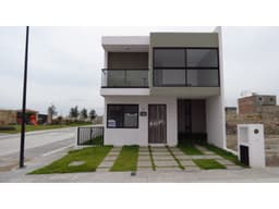 CAPITAL SUR CASA DE ARQUITECTO 3 RECAMARAS CON TERRAZA Y JARDIN