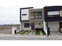 Casa equipada en conjunto con amenidades. VENTA, Capital Sur