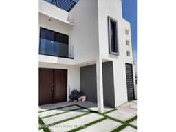 Casa con jardín privado y roof garden. Vista Real, VENTA