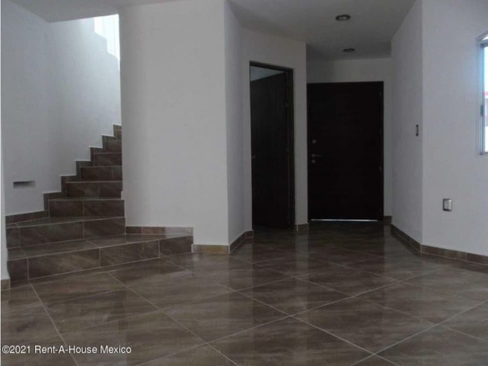 VENTA de casa con bodega y jardín - El Mirador — foto 4