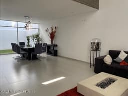 RENTA, casa con roof top y jardín privado. Zibatá