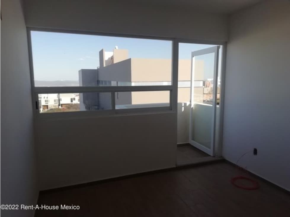 VENTA - Zibatá. Casa con balcón y roof garden — foto 3