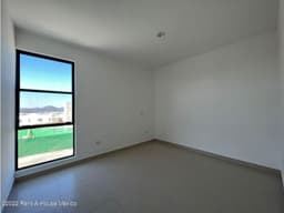 Casa con recámara en planta baja, Zibatá. RENTA