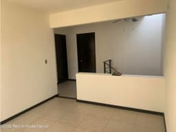 Casa con cuarto de TV y cocina equipada, RENTA. El Mirador