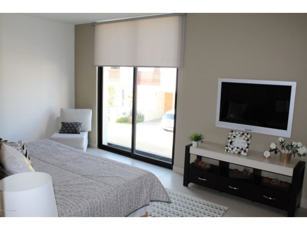 VENTA. Casa con bar propio y roof garden - Zibatá — foto 4