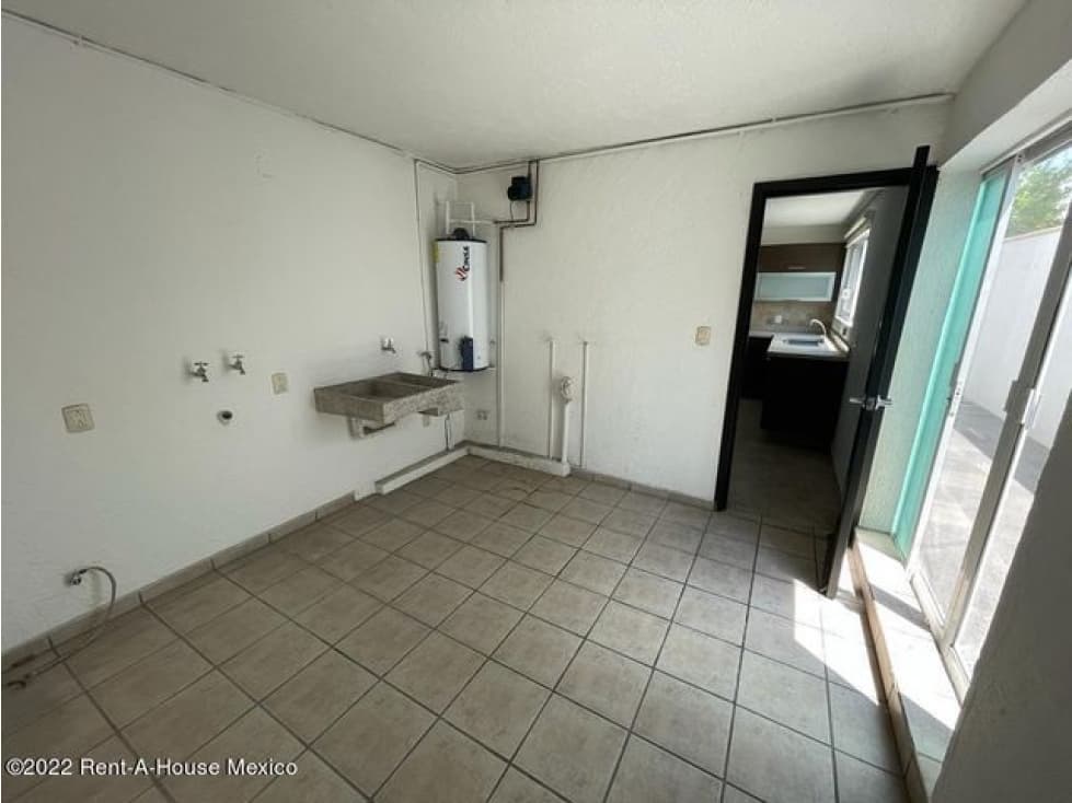 VENTA, Centro Sur. Casa con control de acceso y alberca — foto 3