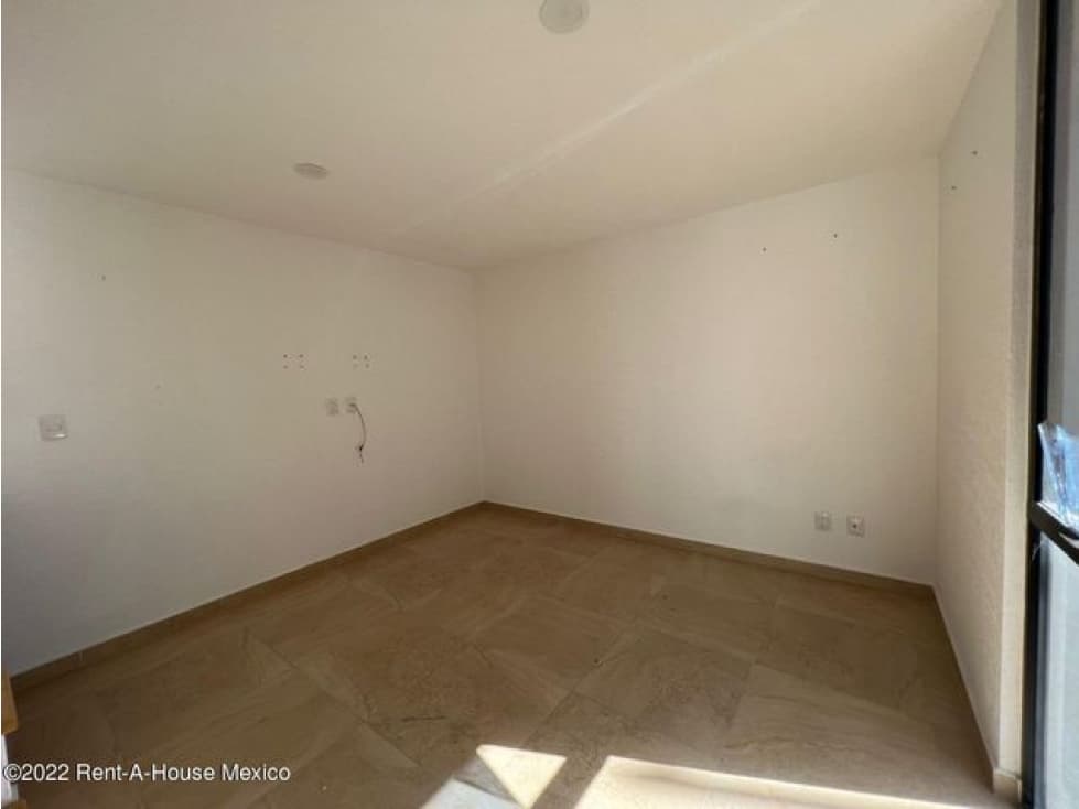 Casa con ludoteca y cuarto de TV - En Zibatá. RENTA — foto 3