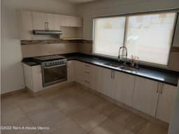 Casa en renta en Zibata con amplios espacios IG