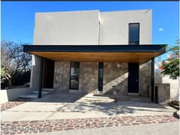 Altozano casa a estrenar de estilo minimalista en VENTA de 300 mts2