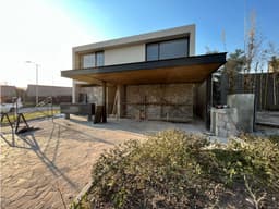Casa en preventa con 300m2 de terreno en Altozano IG