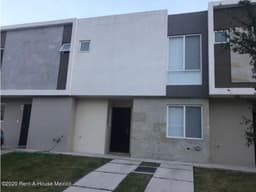 Casa en venta de 3 recamaras en Zakia AGT