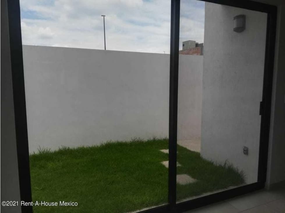 Casa en Capital Sur, con terraza y sala de TV. VENTA — foto 5