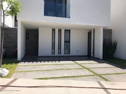 QH5 2461 Casa con Roof Garden en Querétaro