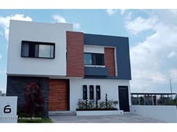 Casa con sótano, en clúster privado. Hacienda Carlota, VENTA