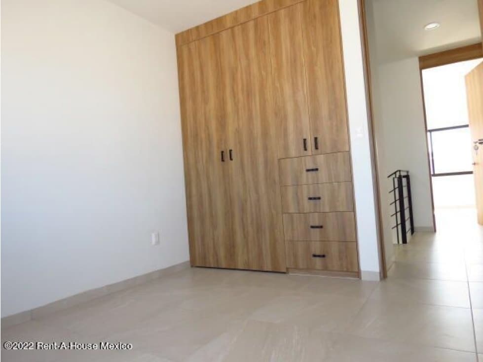 VENTA de casa equipada, con jardín. Capital Sur — foto 5