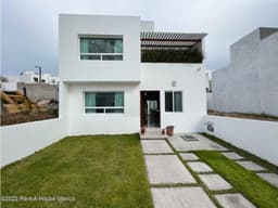 El Condado casa de autor en VENTA de 2 recamaras QH 22-3777