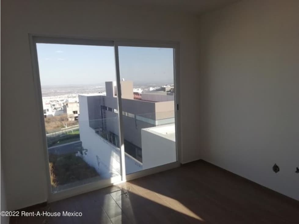 VENTA - Zibatá. Casa con balcón y roof garden — foto 4