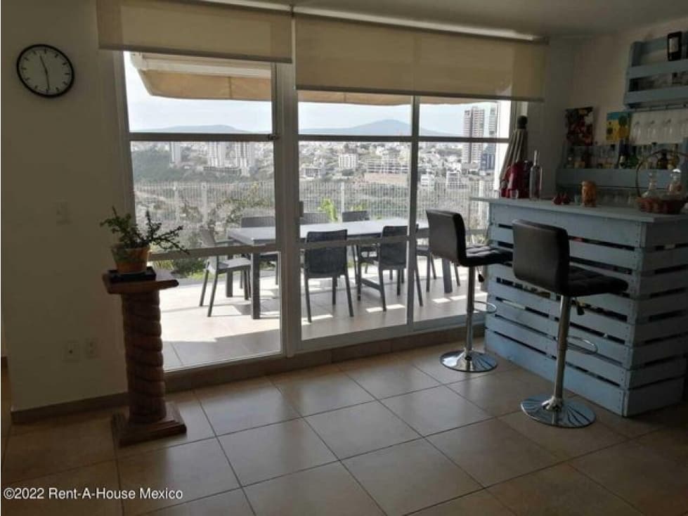 Casa con cuarto de TV y jacuzzi. Lomas del Marqués, VENTA — foto 5